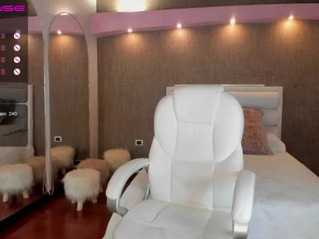 Live sex webcam photo for ChloeManson #249516536