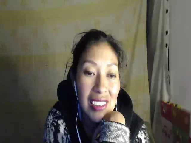 Live sex webcam photo for CHILENITAHOT #258440651