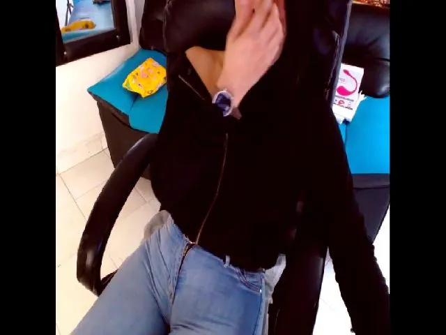 Live sex webcam photo for Sashabreck #287859764