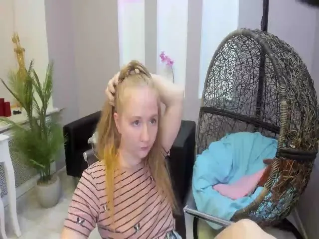 Live sex webcam photo for StunningKelly #255599497