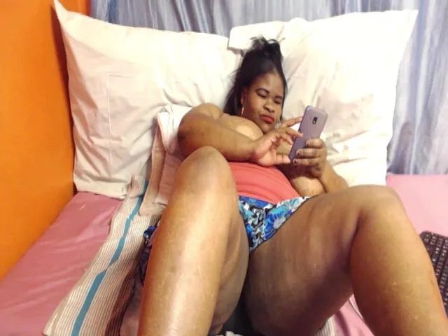 Live sex webcam photo for Sweetnozie #260634949