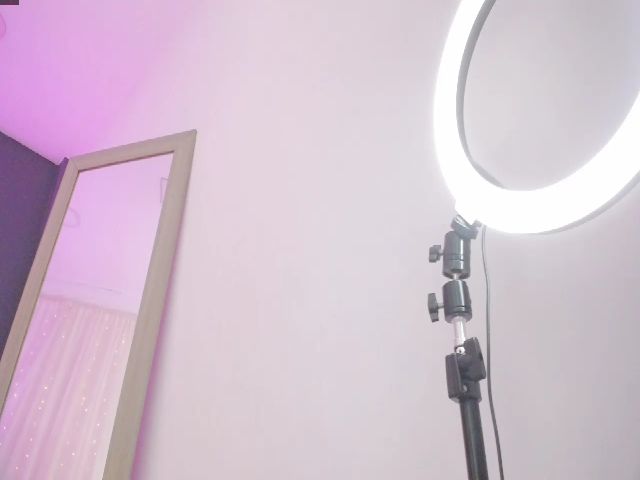 Live sex webcam photo for Karina_V #253744475