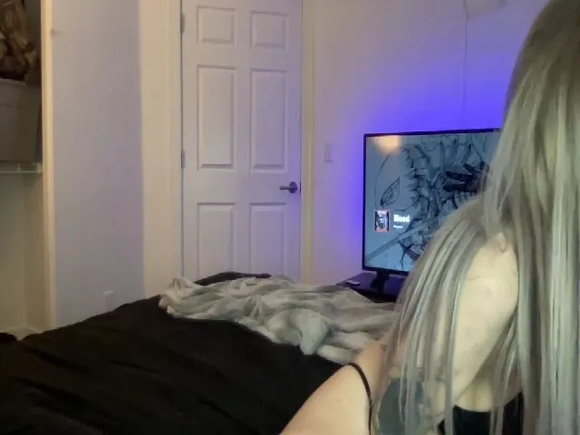 Live sex webcam photo for ItsRavenRoses #259132626