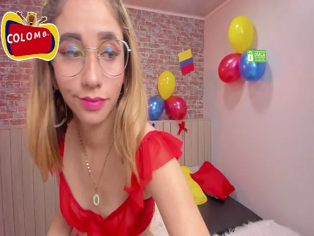 Live sex webcam photo for EmmaSiff #255959021