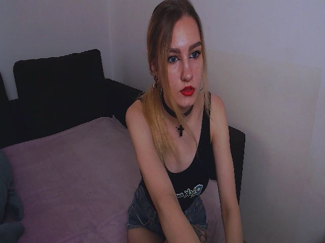 Live sex webcam photo for Amy_foxxxxx #261995185