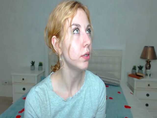 Live sex webcam photo for MollyDiamond1 #253150802