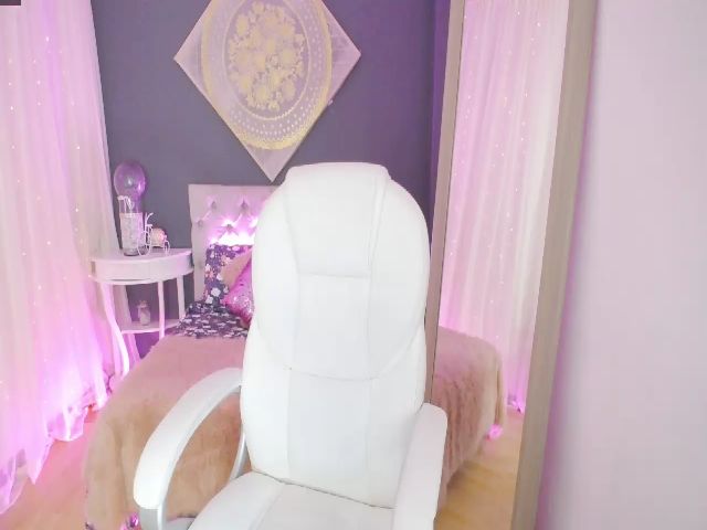 Live sex webcam photo for Karina_V #253692533