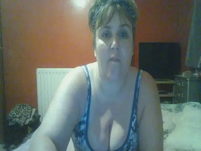 Live sex webcam photo for YUMMYMUMMY39 #261032151