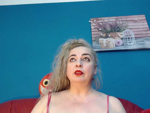 Live sex webcam photo for MilfySophie #240990536