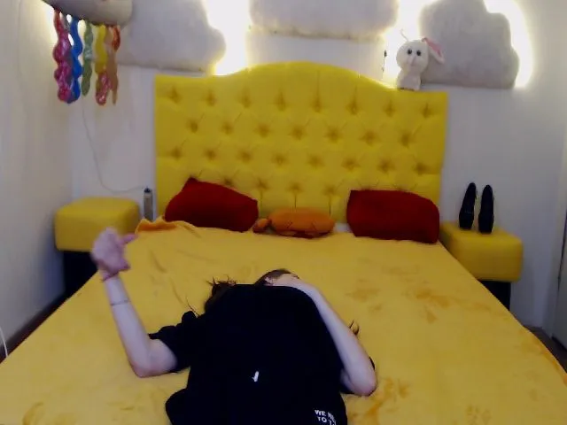 Live sex webcam photo for LindaJason #255920817