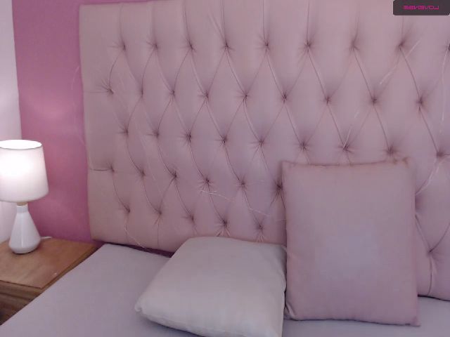 Live sex webcam photo for Keyra_R #254535819