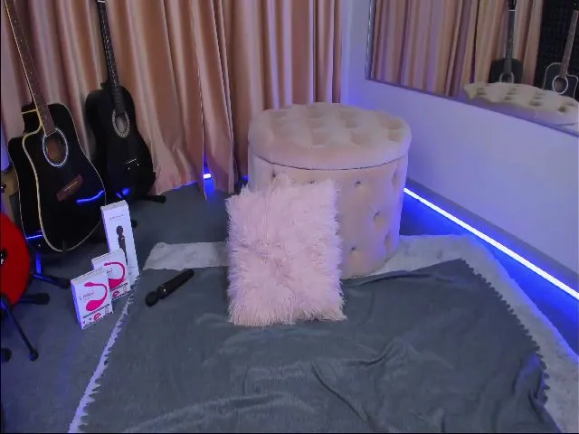 Live sex webcam photo for MeganArdent #256120257