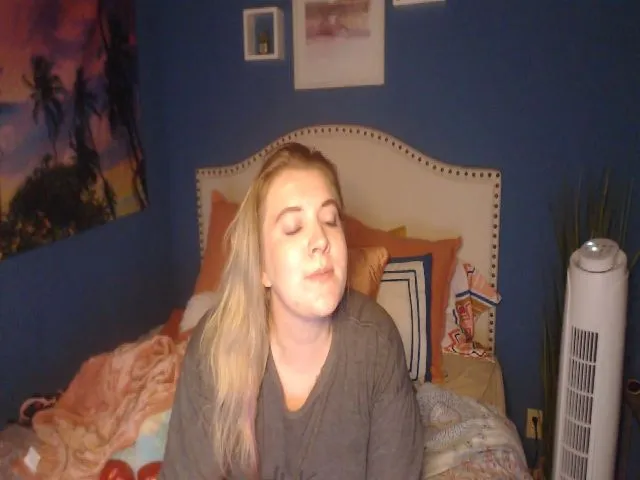 Live sex webcam photo for SnowWhiteXxxx #255536548