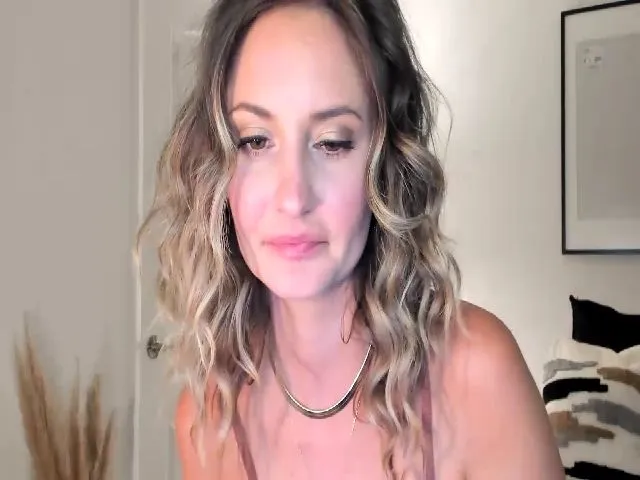 Live sex webcam photo for AlanaWylde #262934865