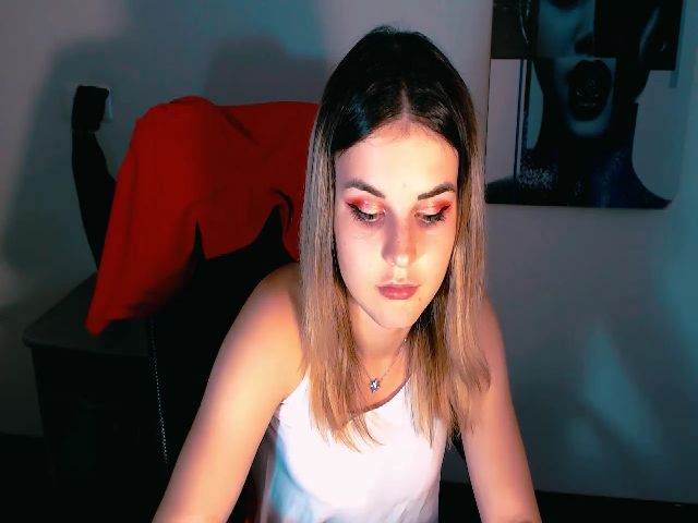 Live sex webcam photo for EmilyFar #257481213