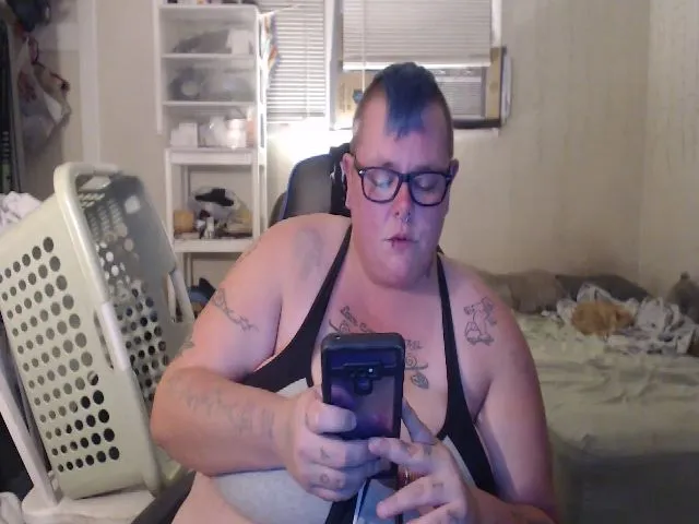 Live sex webcam photo for PunkChick420 #257446336