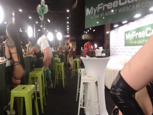 Live sex webcam photo for Tara_Quartz #254919187