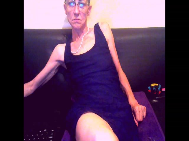 Live sex webcam photo for Sexygeny #255478042