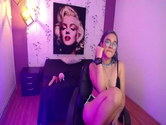 Live sex webcam photo for Spaaarkie #255711121