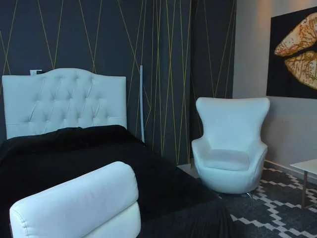 Live sex webcam photo for ChelseaMills #241352403