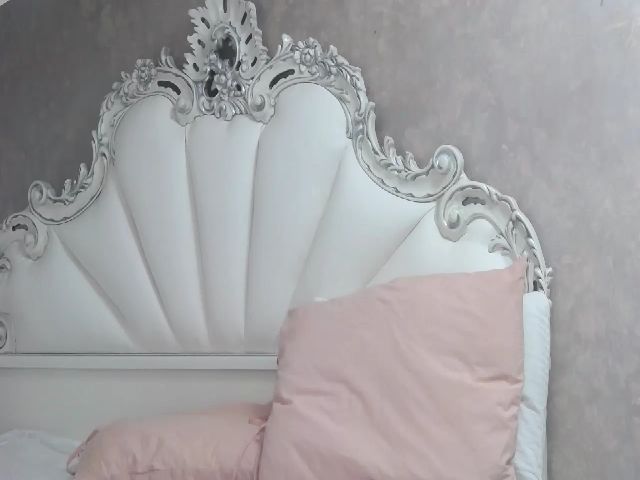 Live sex webcam photo for SoffyyHot #253118595