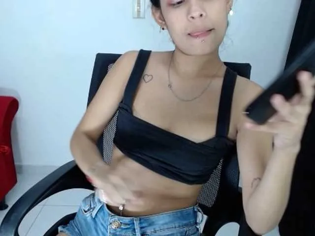 Live sex webcam photo for Elisa-love69 #255560443