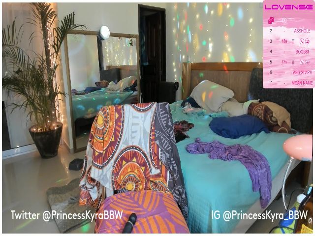 Live sex webcam photo for KinkyKyraBBW #253291722