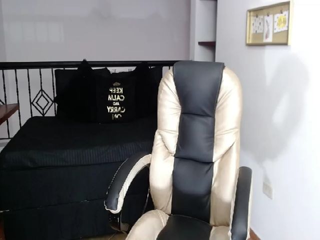 Live sex webcam photo for Yeli_Amber #252365763