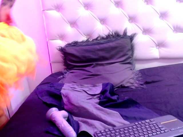 Live sex webcam photo for evangelin-que #241061292