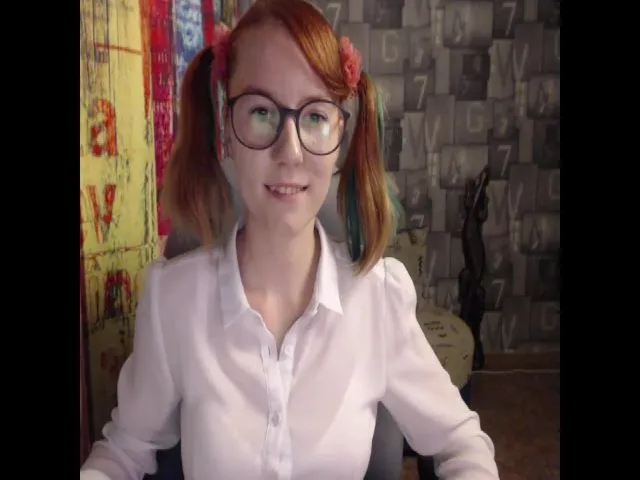 Live sex webcam photo for NikiFoks18 #264110537