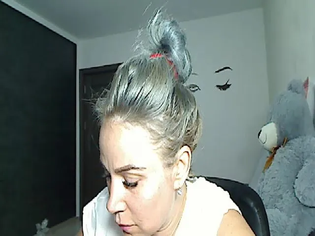 Live sex webcam photo for Yourmilf24 #260684640