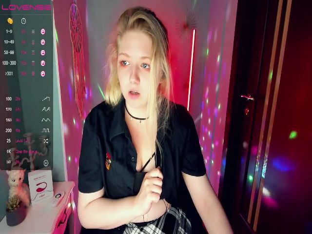 Live sex webcam photo for TinkerrBelll #264684359