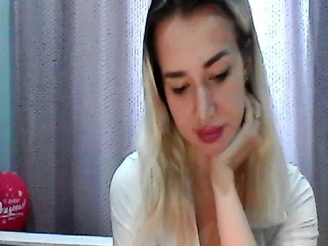Live sex webcam photo for EmiliyaFoxy #252387115