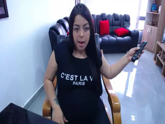 Live sex webcam photo for LaurenLovelly #256438206