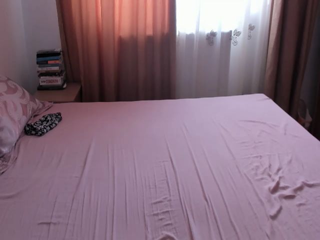 Live sex webcam photo for Nicolle2 #256800274