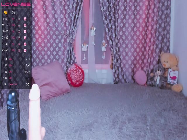 Live sex webcam photo for MadissonKiss #252986193