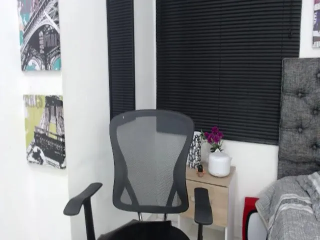 Live sex webcam photo for Andrea_greey #261038438