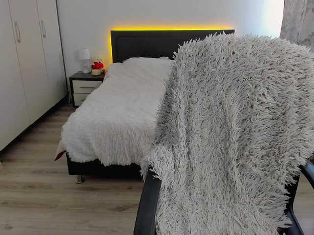 Live sex webcam photo for ElissaVibe #249025315