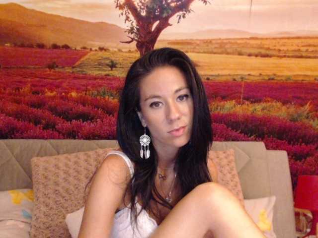 Live sex webcam photo for Roselyn12 #252880551