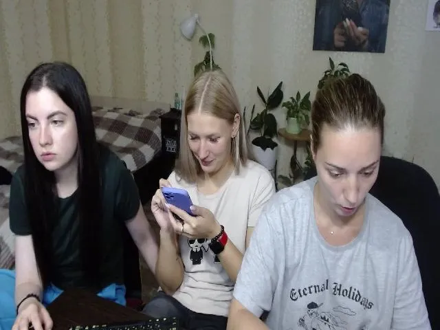 Live sex webcam photo for Emi_lywild #265588861