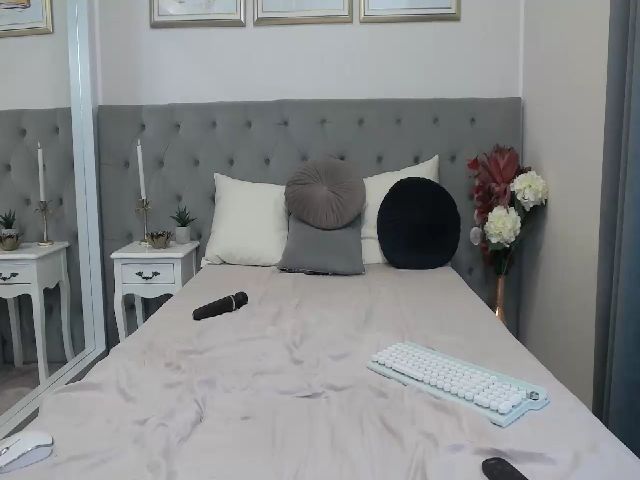 Live sex webcam photo for GracieCute #255857940