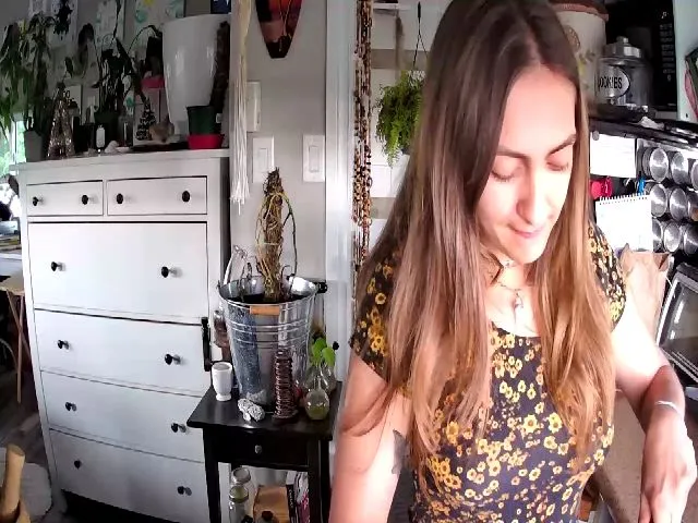 Live sex webcam photo for Sexylexi211 #256405717