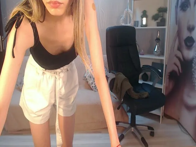 Live sex webcam photo for GoddesSophy #259065168