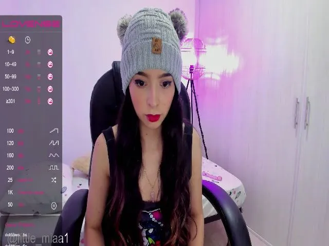 Live sex webcam photo for Little_Miaa1 #259778449
