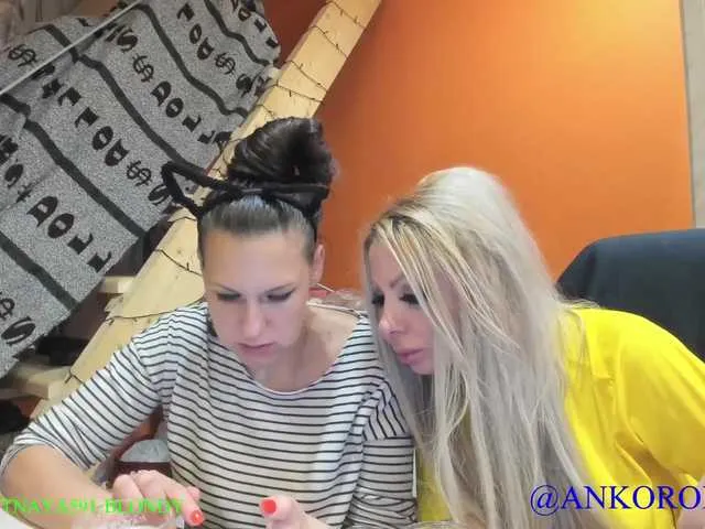 Live sex webcam photo for karolina1908 #241432360
