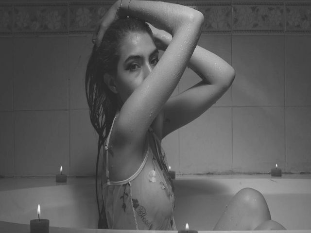 Live sex webcam photo for Sugaar_baby #253935830