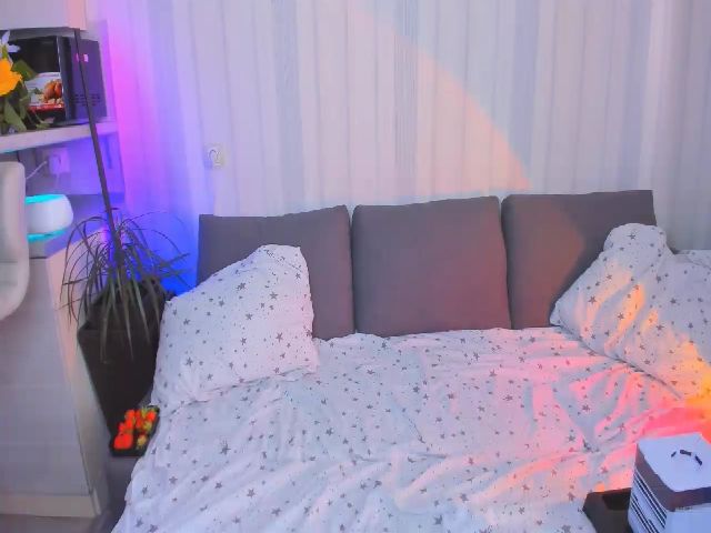 Live sex webcam photo for AwesomeRoxy #253717246