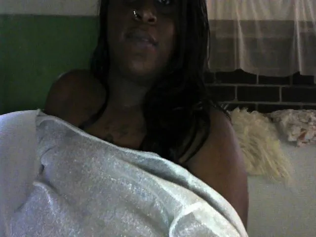 Live sex webcam photo for CashKitten #255723720