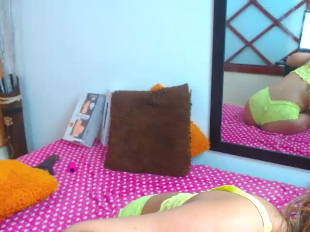 Live sex webcam photo for KellyJhons #254385069