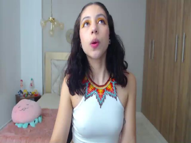 Live sex webcam photo for Emily_evans18 #256108502